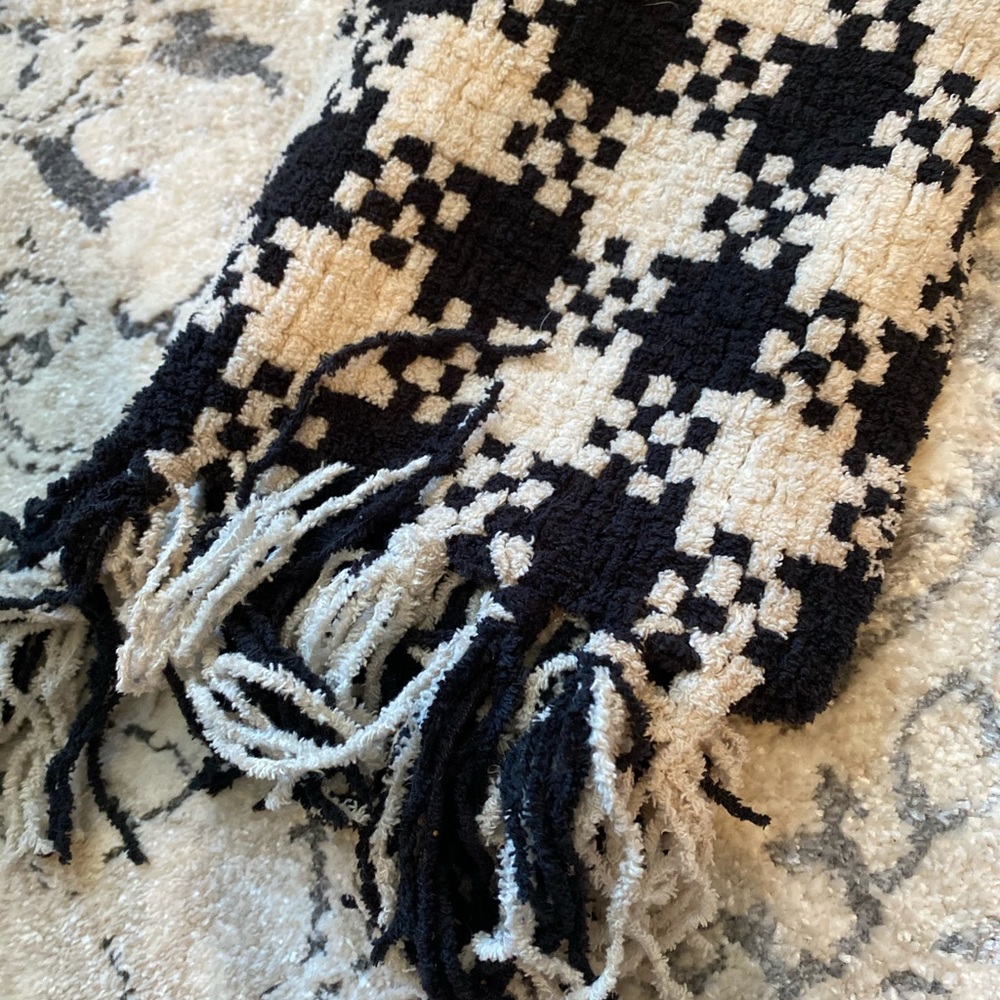 Soft scarf - Picture 2 of 3